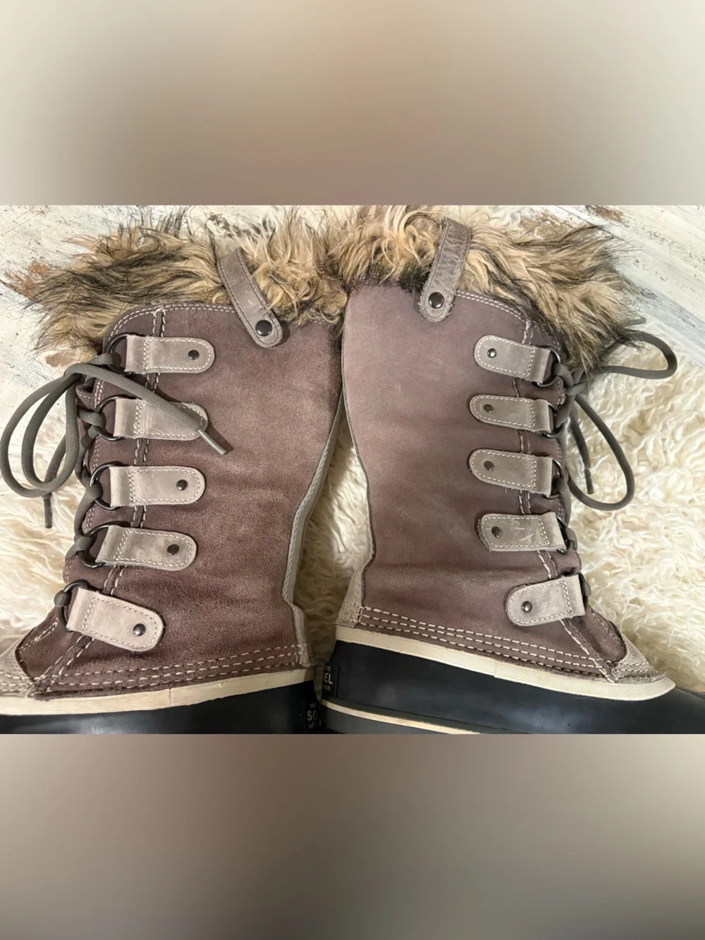 Sorel Women's Joan of Arctic winter boots in the Quarry/Black colorway 7.5